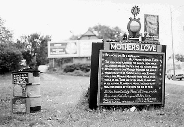 Roadside memorial - photo by Grrr